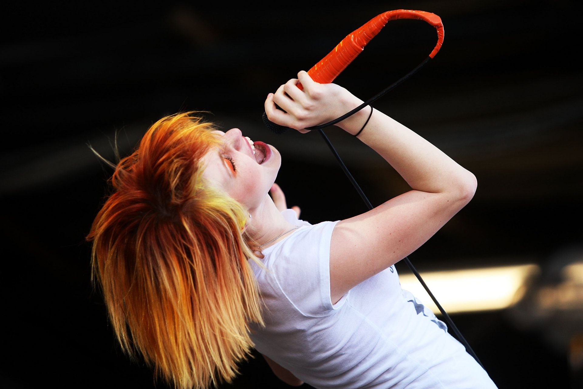 hayley williams paramore pop-punk haley concerto girl singer red microphone