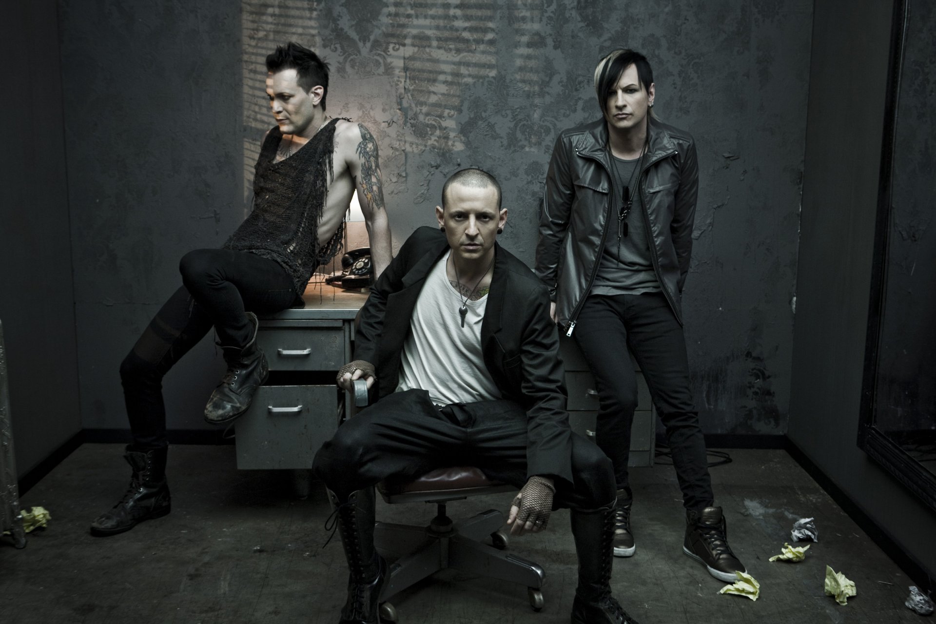 dead by sunrise ryan shuck chester bennington amir derakh table chair phone mirror solo project singer linkin park