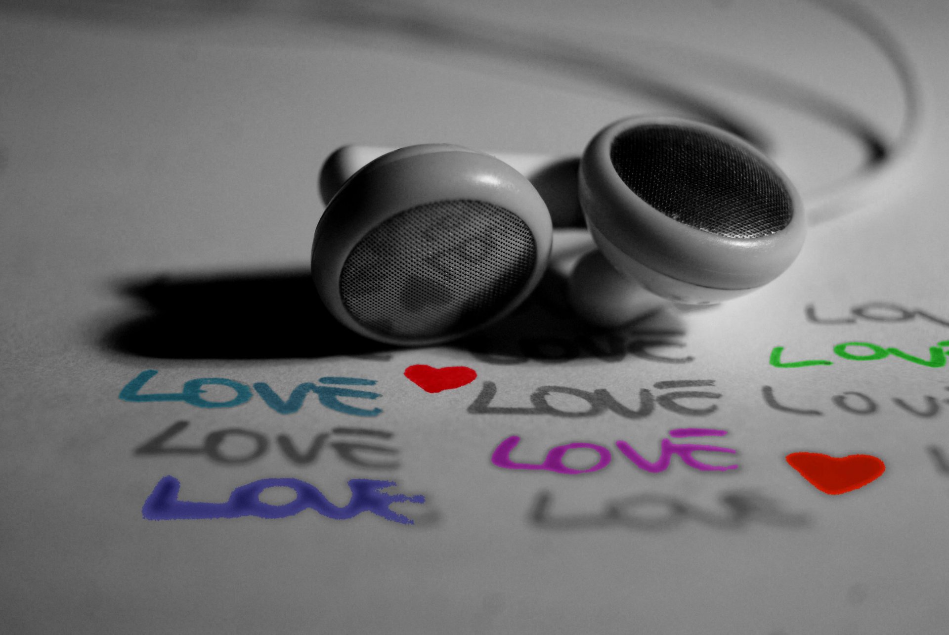 auriculares amor blanco y negro