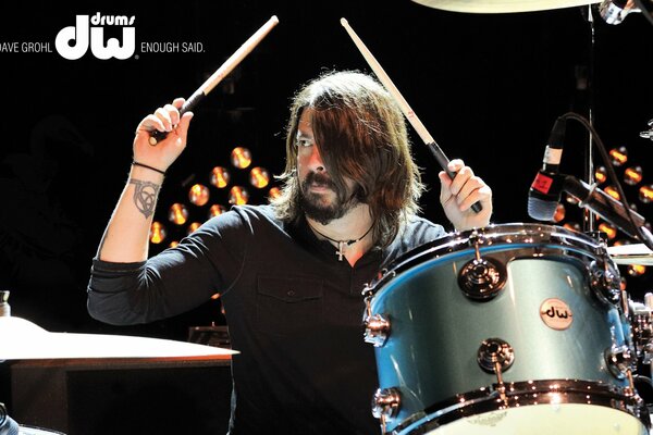 Le batteur de Foo Fighters Dave Grohl en concert