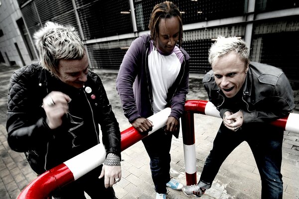 The prodigy riendo fotos en el momento