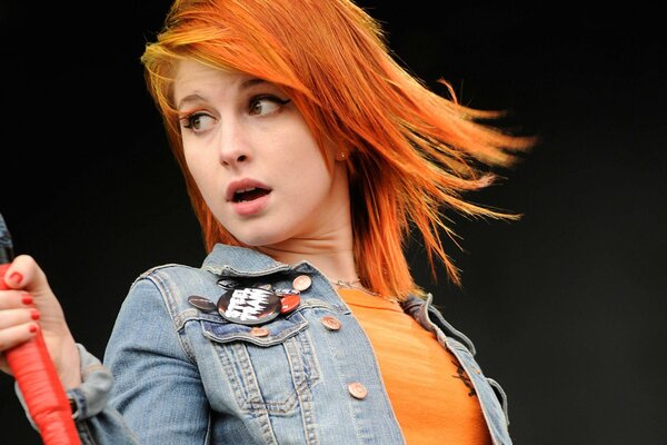 Hayley Williams with a microphone in her hands