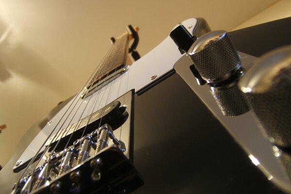 Stylish electronic guitar strings