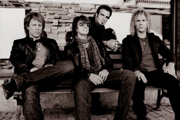 Групповой портрет рок-группы Bon Jovi