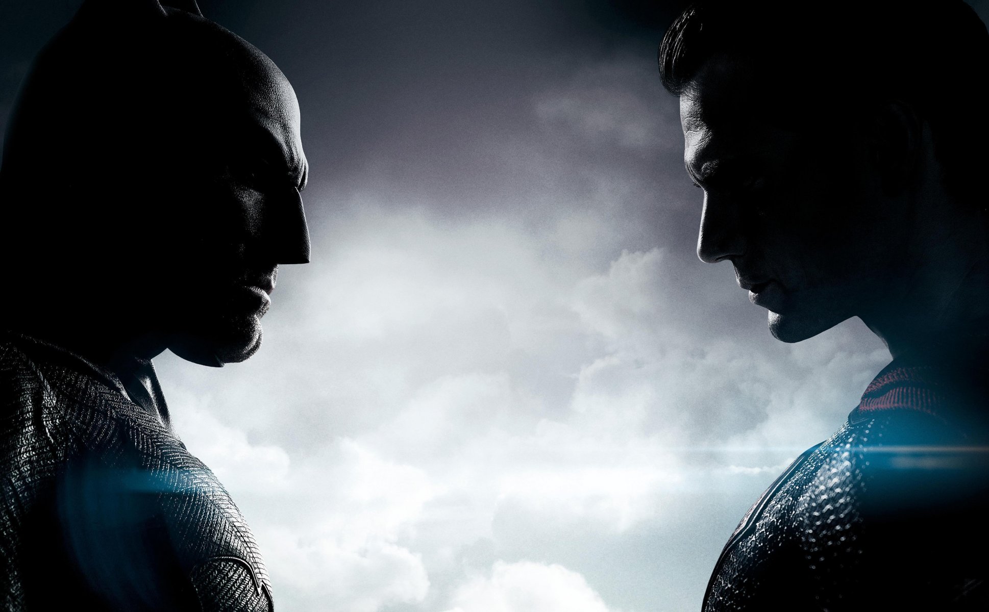 batman vs superman: l aube de la justice batman vs superman: l aube de la justice batman bruce wayne ben affleck superman clark kent henry cavill héros costume masque menton confrontation nuages zack snyder