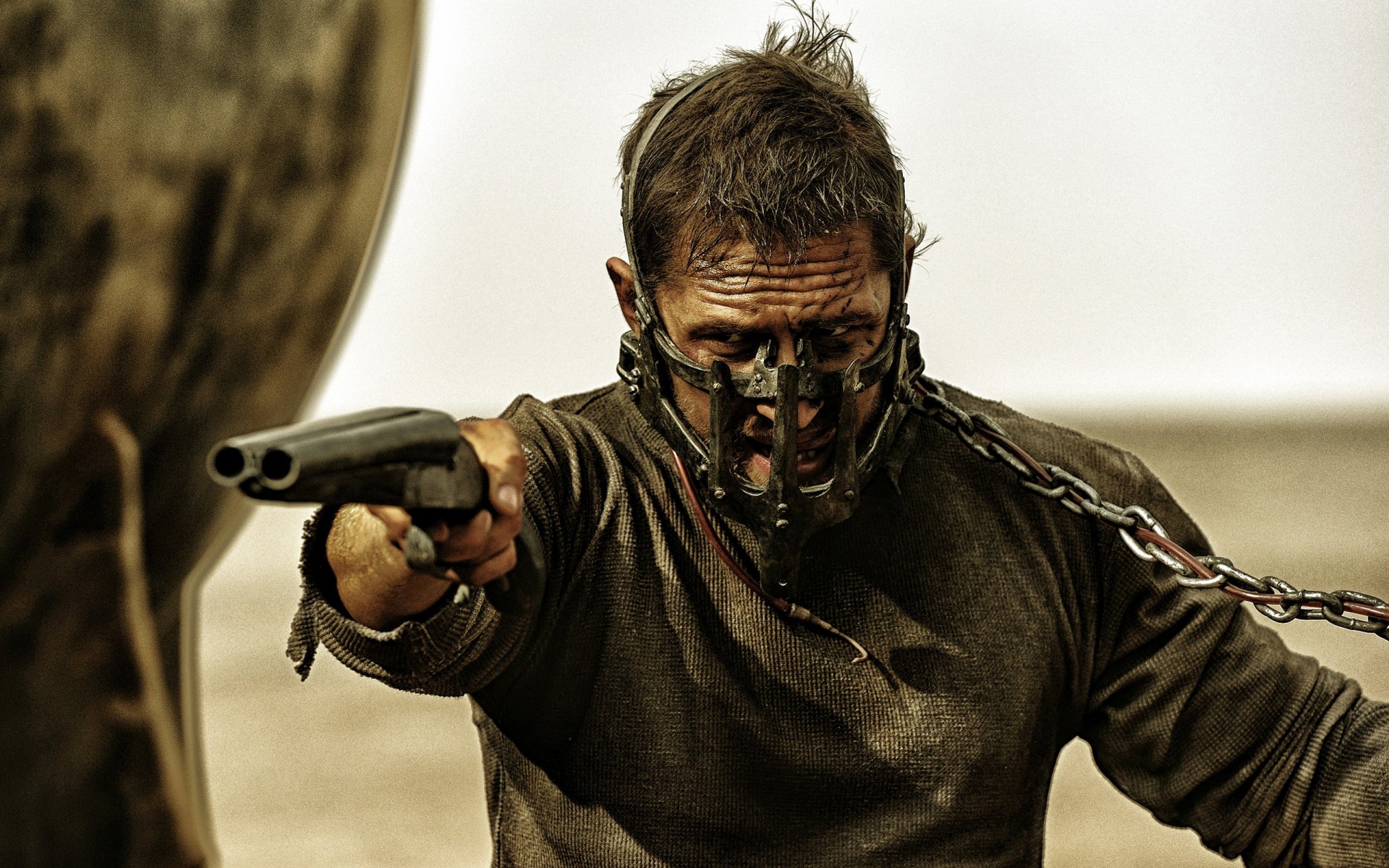 tom hardy max rockatanski shotgun mad max: rage road mad max: rage road post-apocalypse