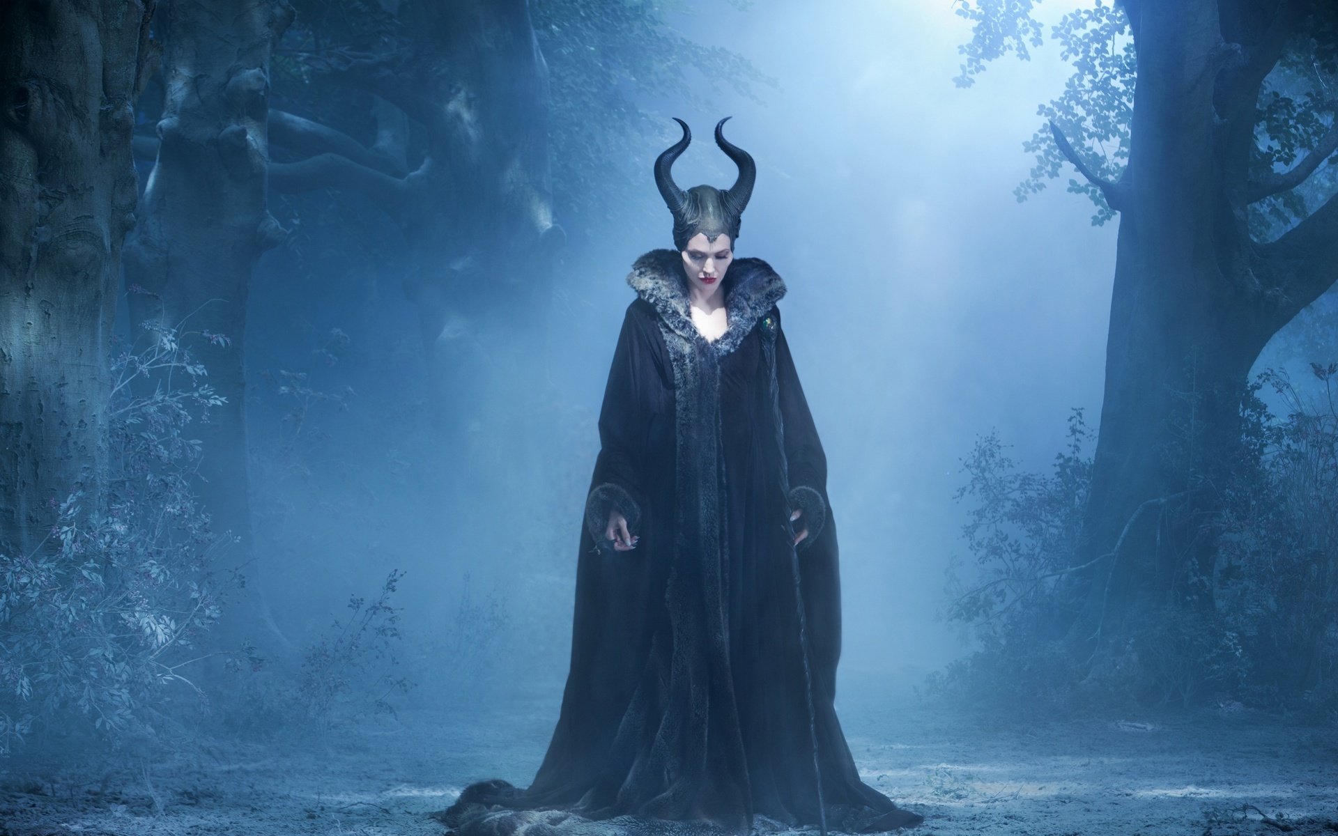 film maleficent wald nacht hexe hörner stab einstellung stab