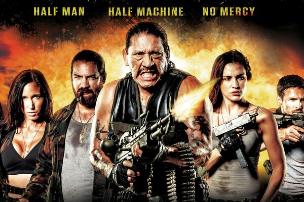 Danny Trejo z bronią w filmie Cyborg X 