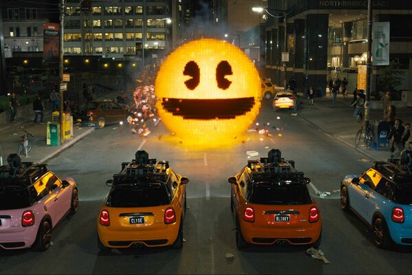 Smiley and people in the cartoon pixels