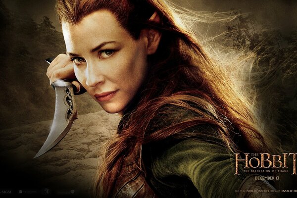 Tauriel vom Hobbit mit Messer hautnah