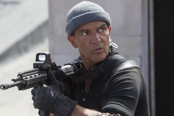 Antonio Banderas in a hat with a gun in The Expendables 3