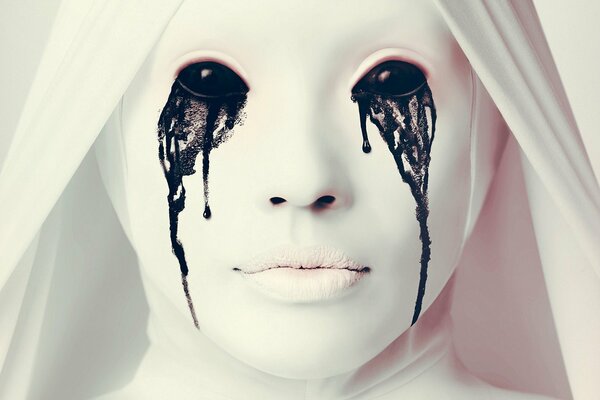 Amerikanische Horrorgeschichte. Weiße Nonne mit schwarzen Augen