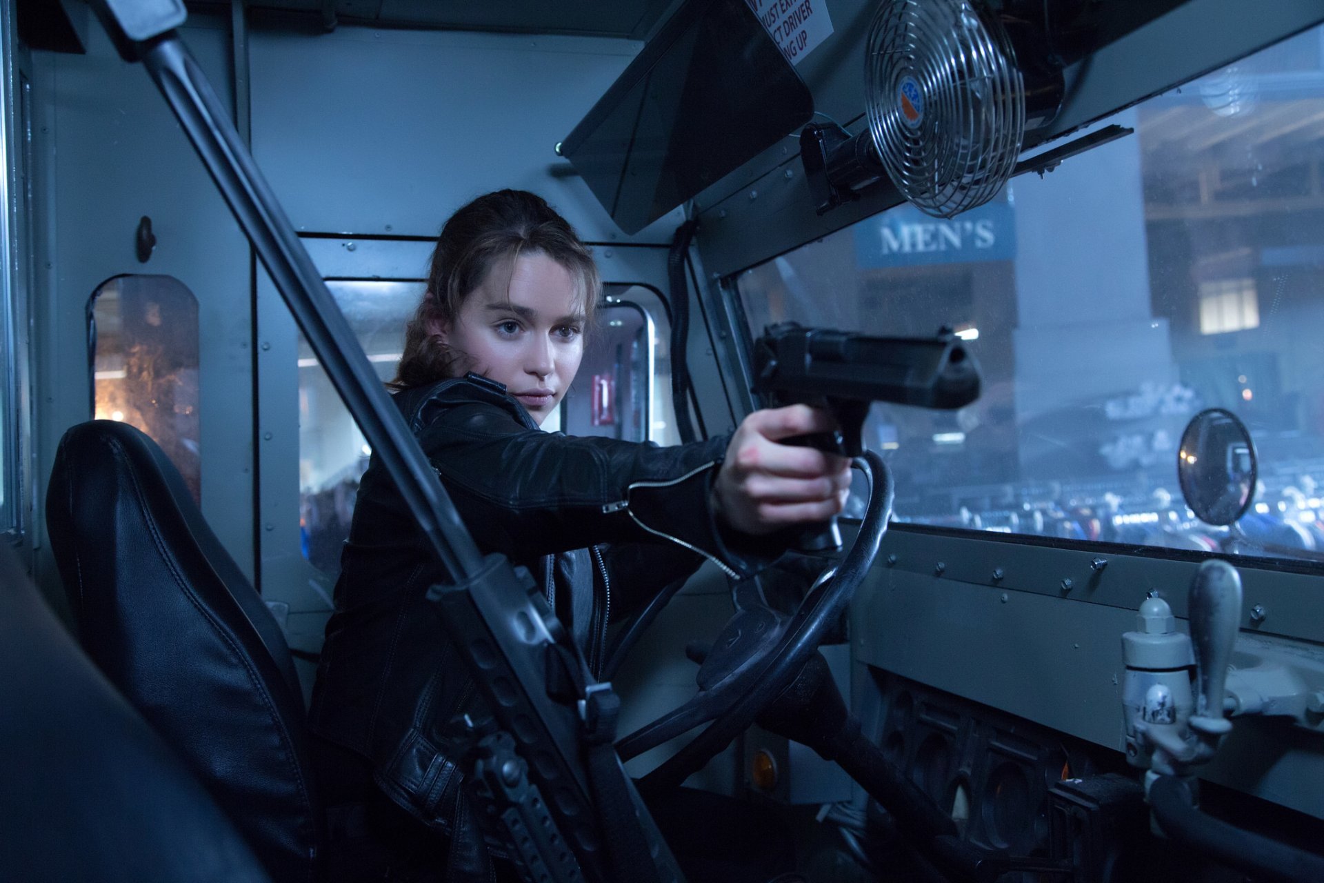 Terminator: Genesis Emilia Clarke Sarah Connor Gun Cabin