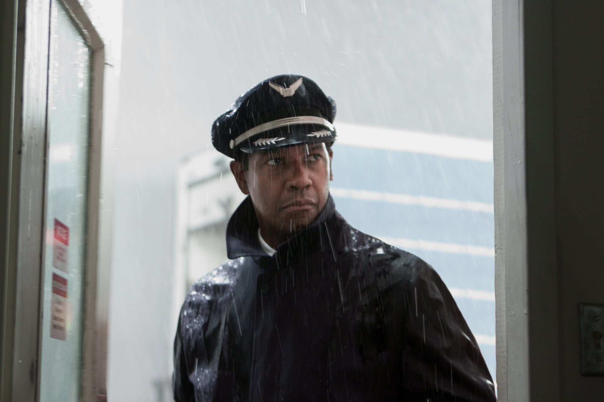 crew flight denzel washington whip whitaker captain