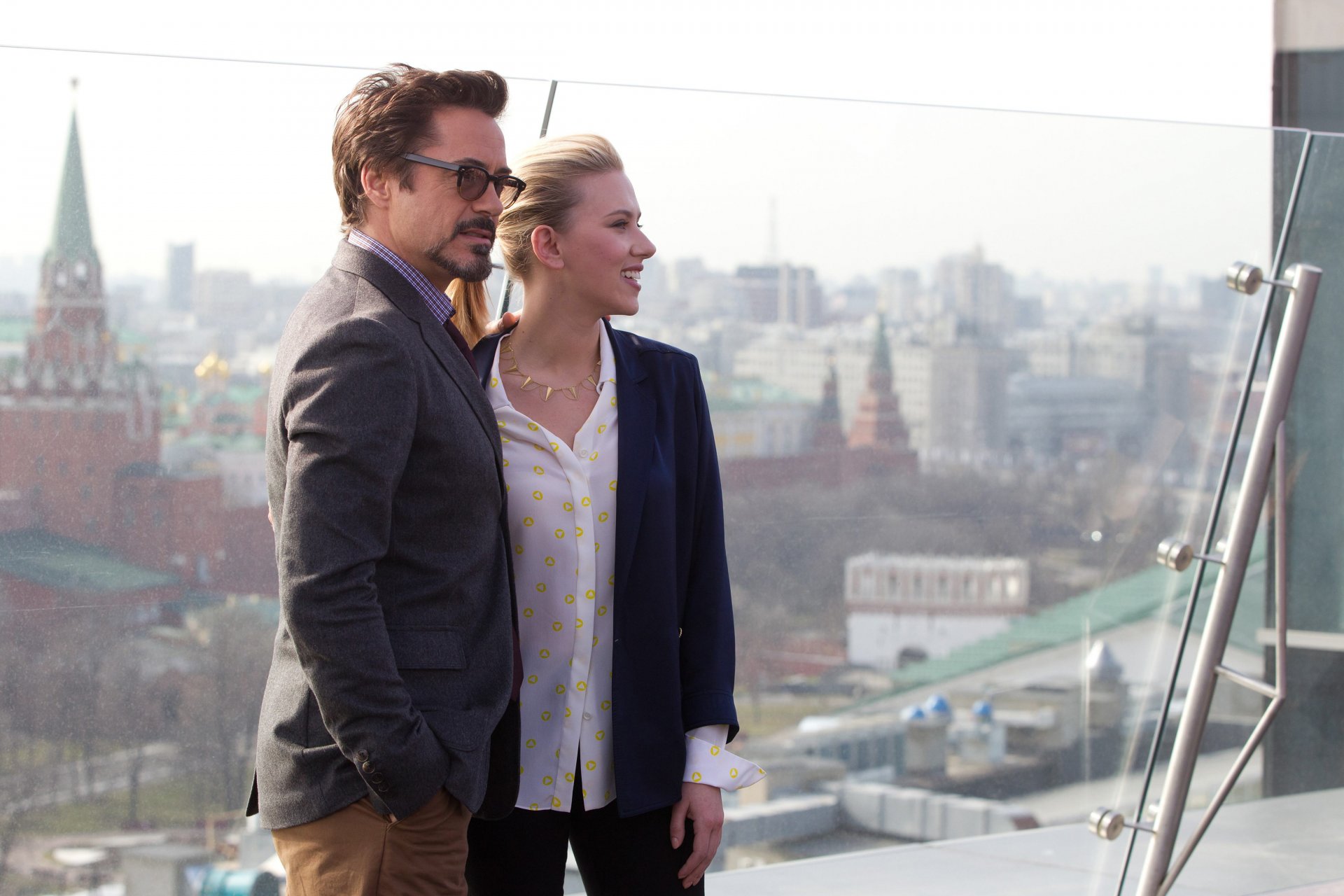 robert downey jr. robert downey jr. scarlett johansson actores moscú kremlin