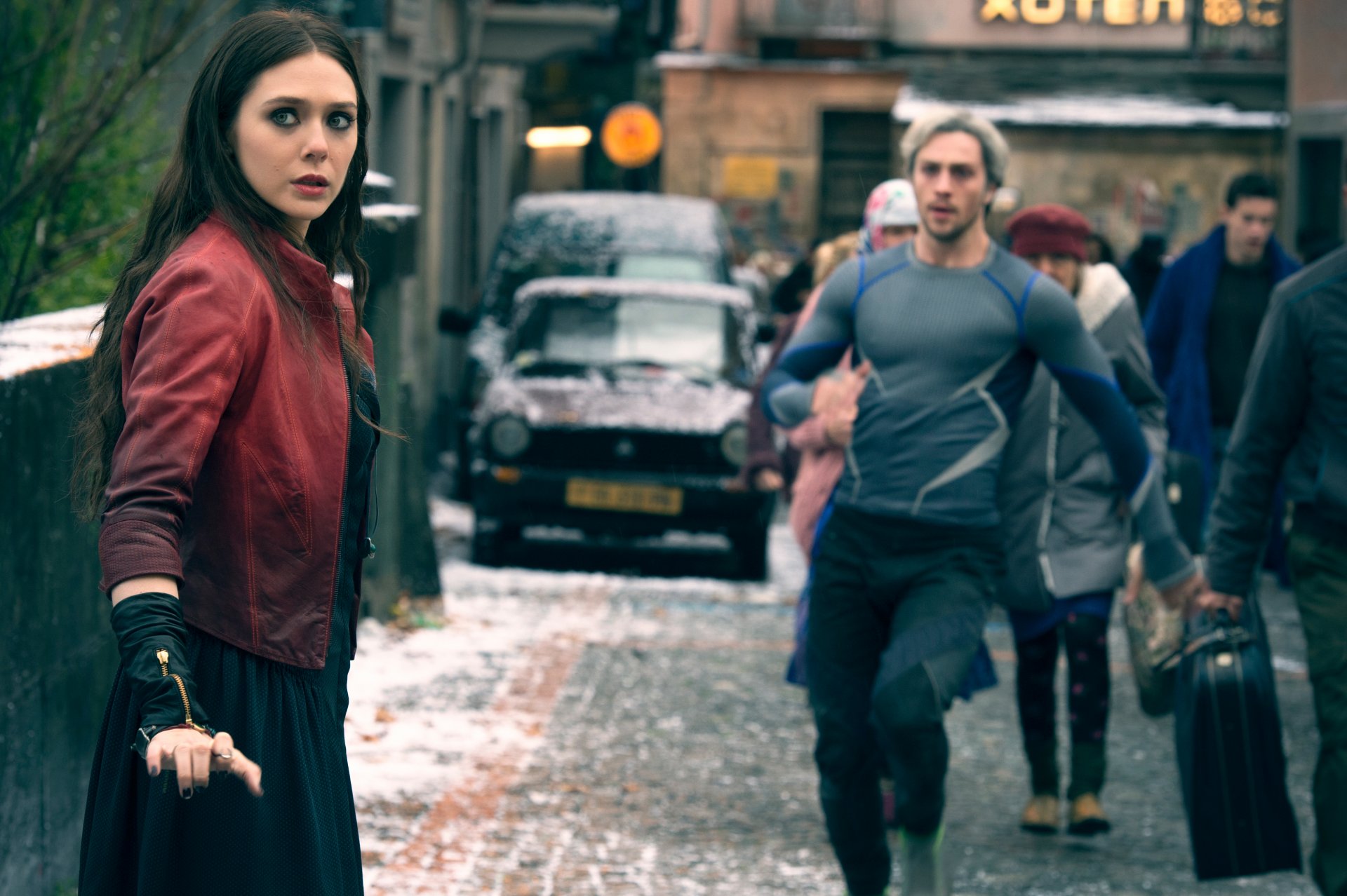 los vengadores: la edad de ultron los vengadores la bruja escarlata elizabeth olsen el mercurio pietro maximoff aaron taylor-johnson