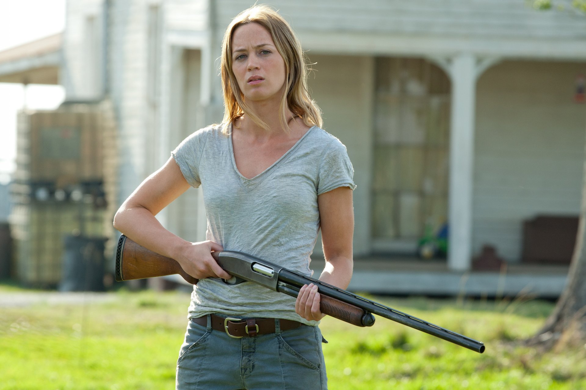 looper loop time emily blunt view weapon