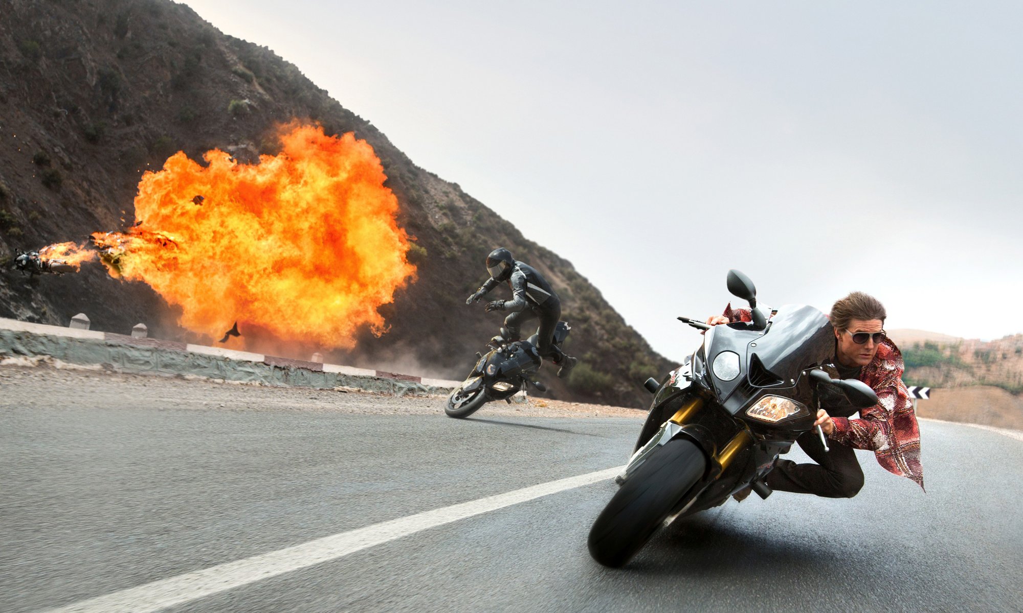 mission impossible: tribu rogue mission: impossible-rogue tom cruise ethan hunt agent cadre autoroute motos vitesse poursuite poursuite explosion accident