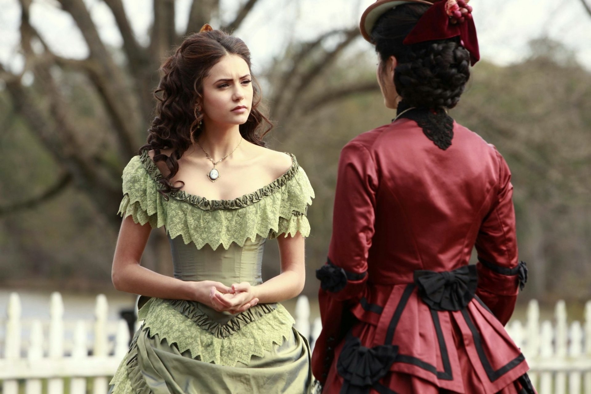 the vampire diaries serie de televisión nina dobrev