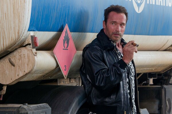 Fotograma de la película the Expendables 3 con Arnold Schwarzenegger.