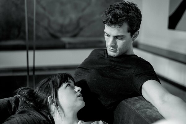 Jeremy Dornan et Dakota Johnson du film Cinquante nuances de Grey