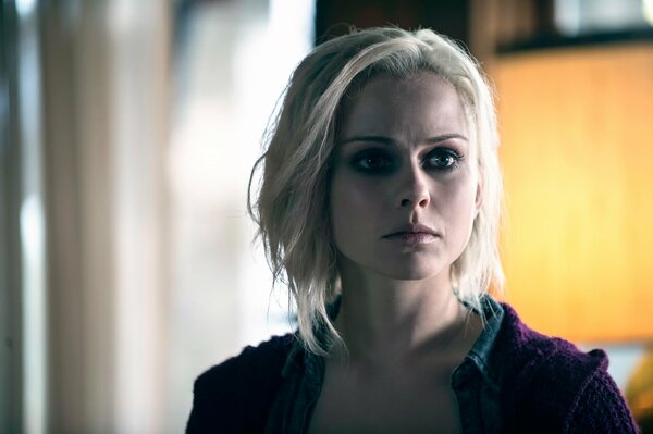 Rose McIver z filmu Jestem Zombie 