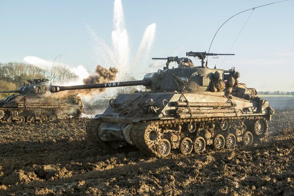 Batalla de tanques en la película Furia