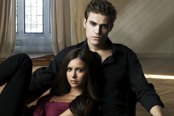 Photo d un couple de vampire Diaries