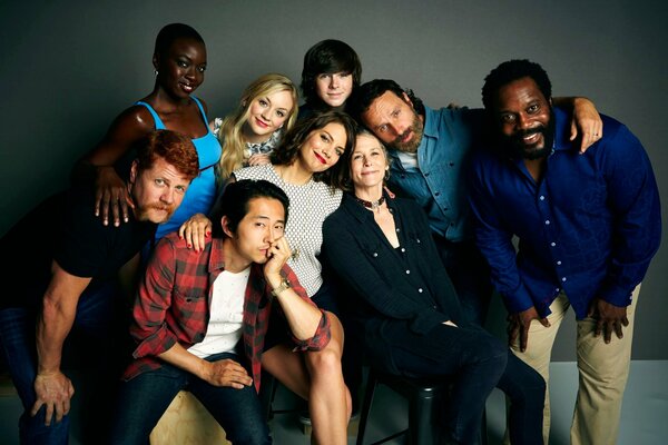 Acteurs de The Walking Dead avec des sourires