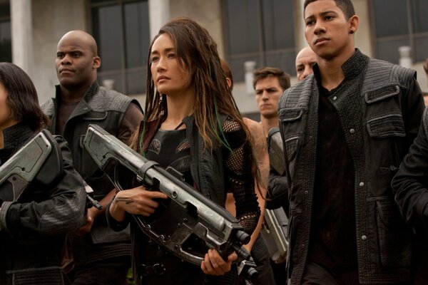 Footage and video of divergent with weapons