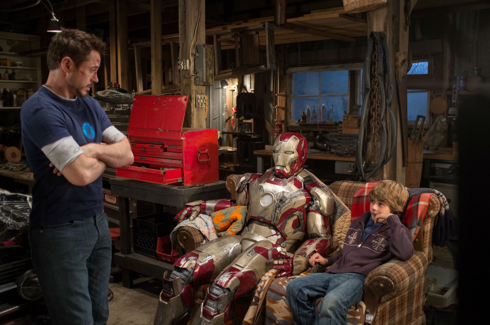 iron man 3 robert downey jr. tai simpkins anzug garage