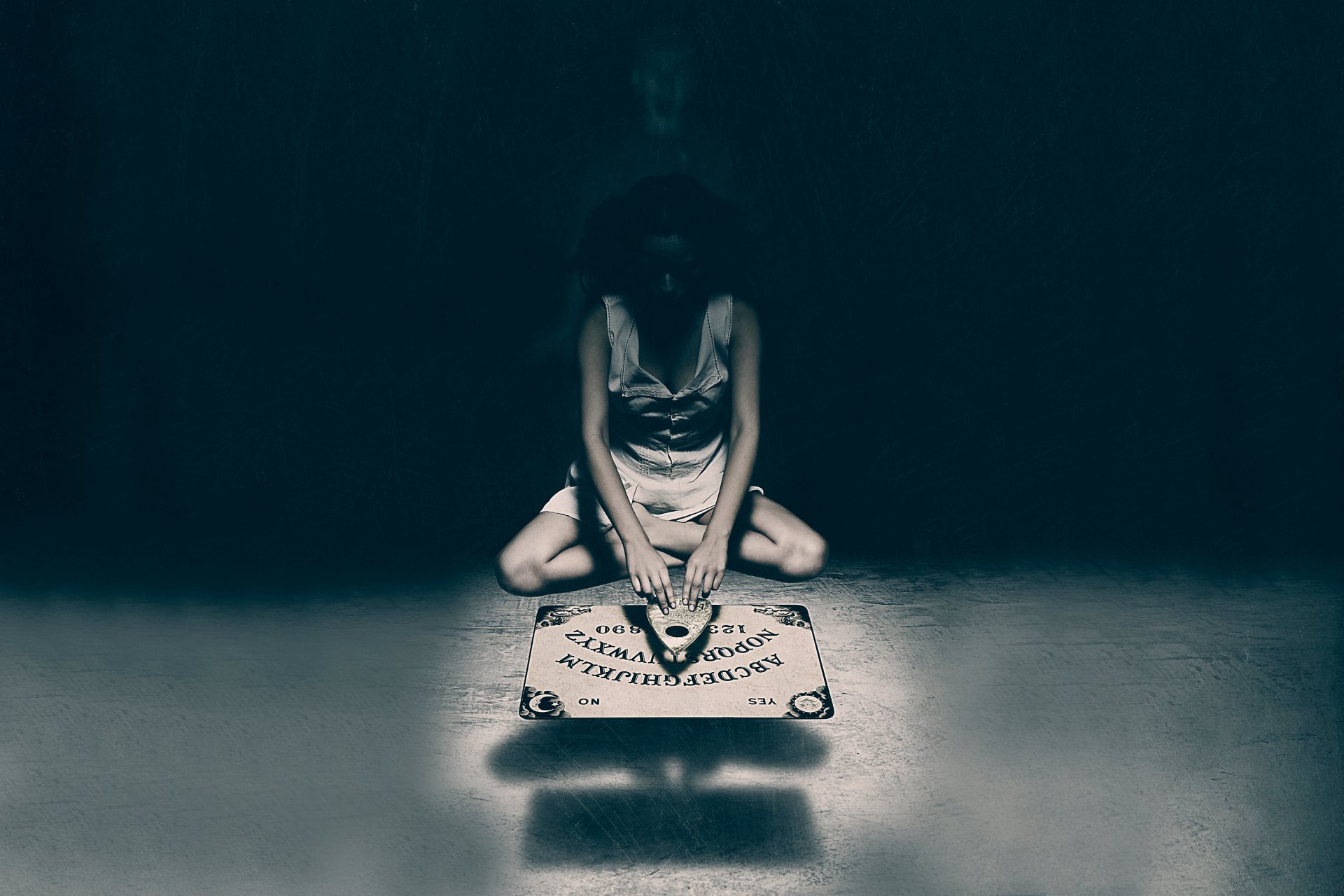 ouija: devil s board horror przekonuj się że to tylko gra