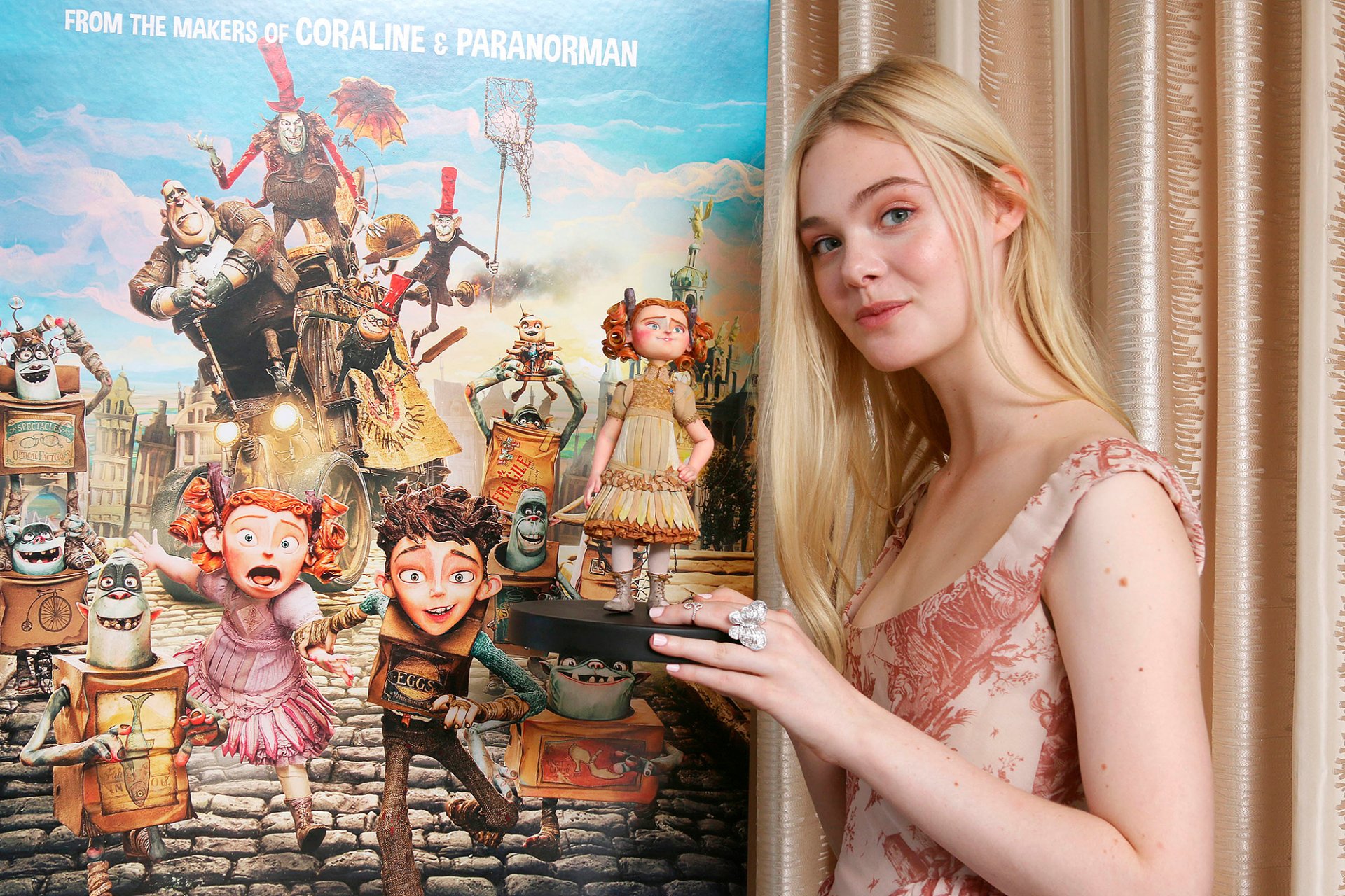 ellie fanning conférence de presse la famille des monstres