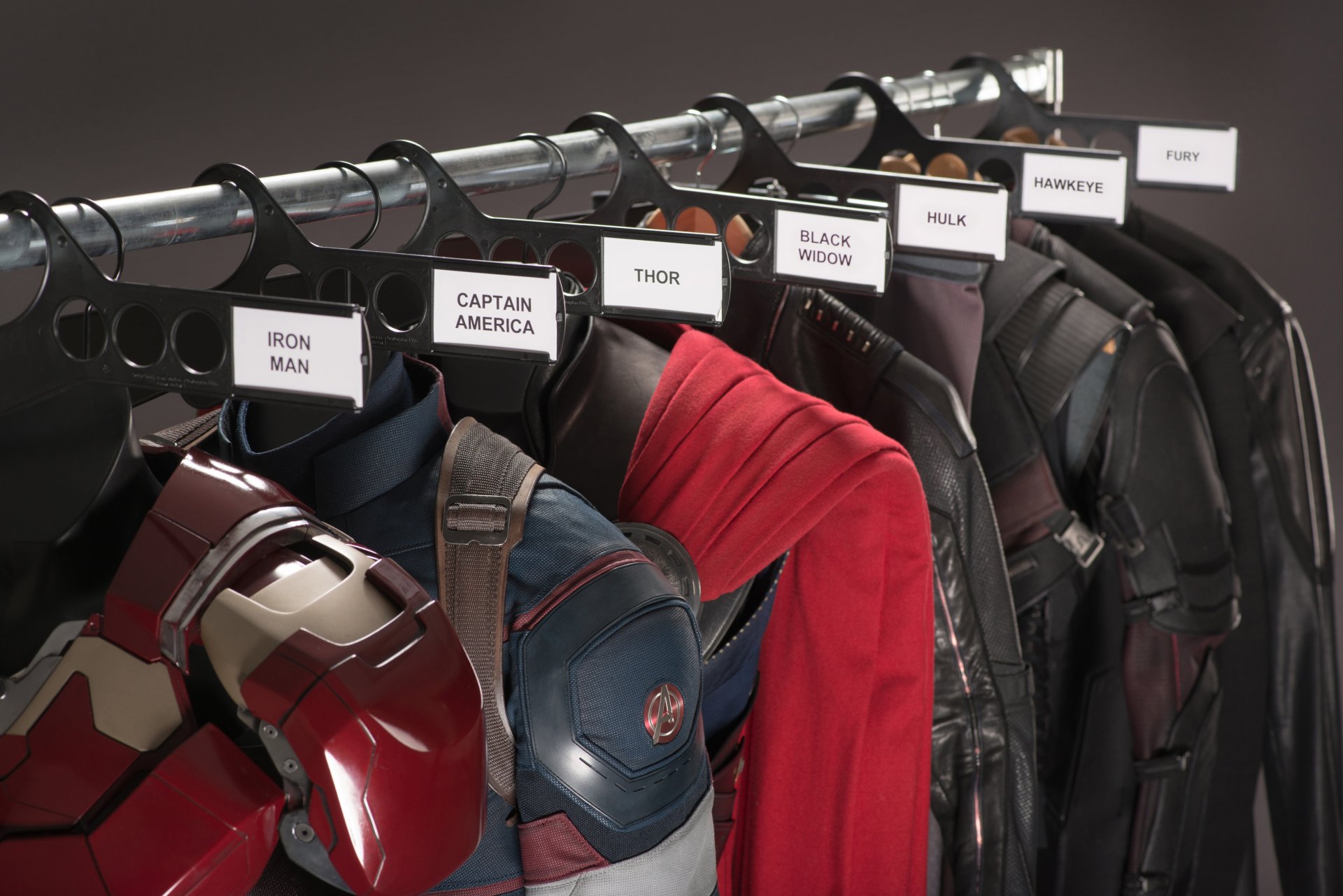 avengers: age of ultron uniforme iron man capitan america thor vedova nera hulk occhio di falco rabbia