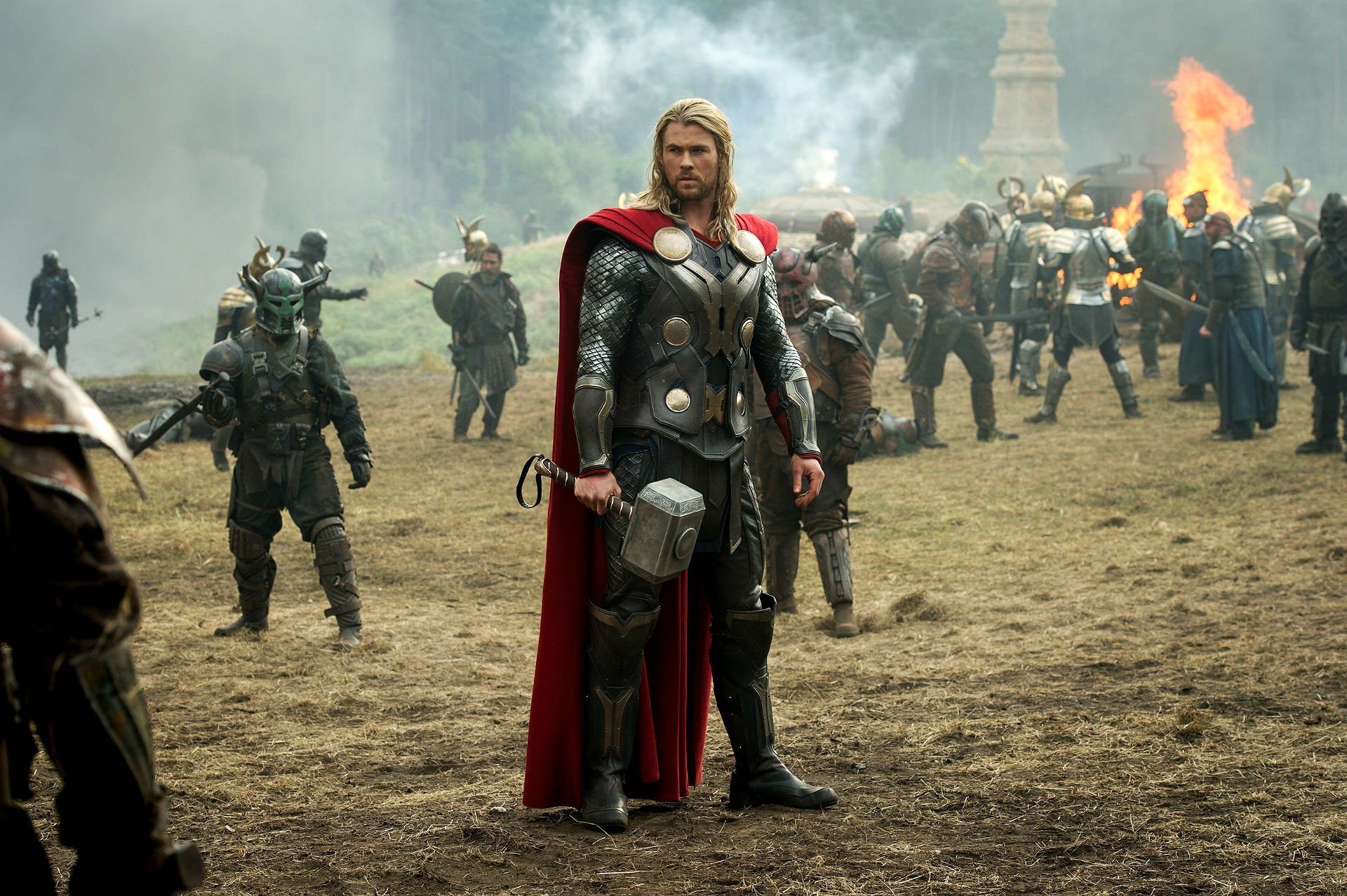 thor: mroczny świat chris hemsworth.chris hemsworth thor zbroja młot bitwa