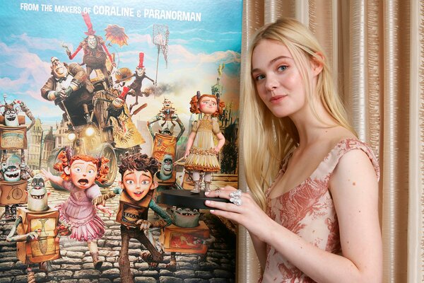 Conferenza stampa della famosa Elle Fanning della famiglia dei mostri