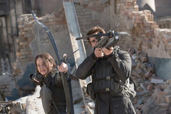 Katniss Everdeen and Gkyl Hawthorne take aim