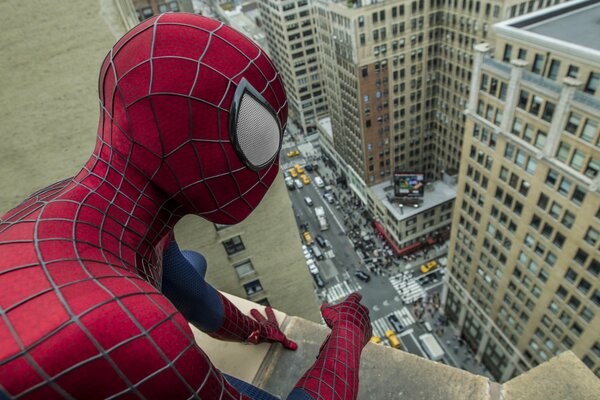 Neuer Spiderman auf dem Dach in der Stadt