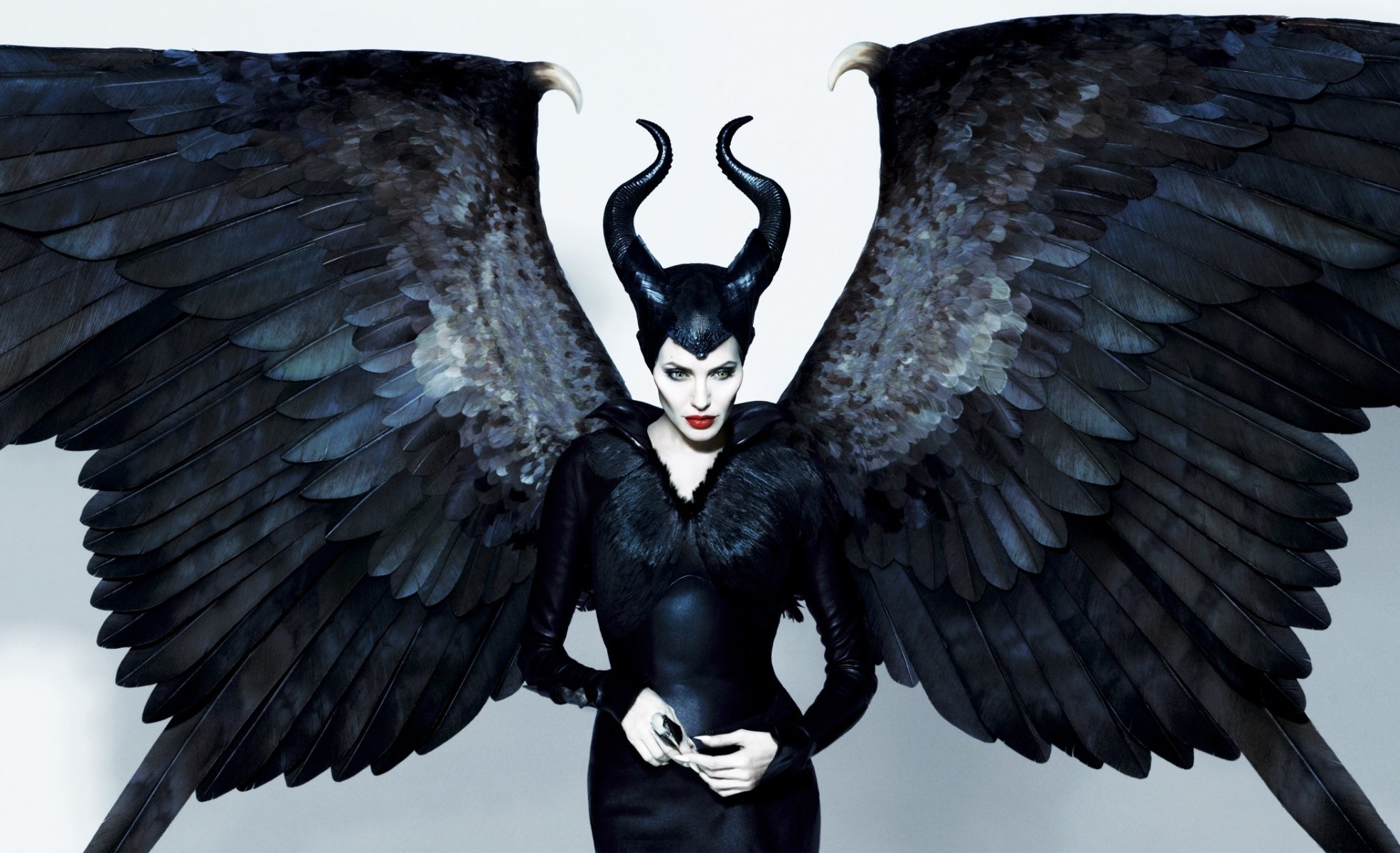 maleficent maleficente angelina jolie film 2014 eye-chameleon sexy witch black wings horn view malefica actre