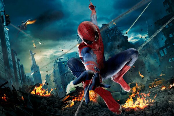 Spider - Man survole Manhattan en feu