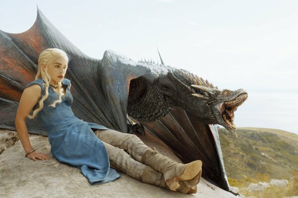 Gra o tron. Daenerys i smok