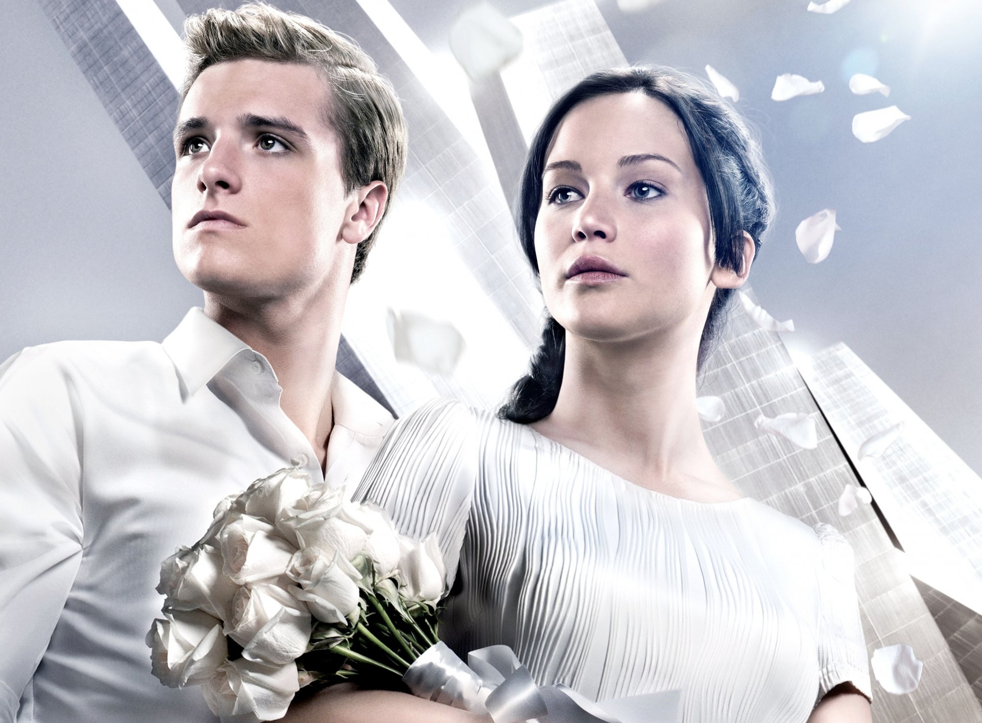 hunger games scoppierà la fiamma e scoppierà la fiamma film attrice jennifer lawrence katniss everdeen attore josh hutcherson pete mellark ragazza fidanzato rose