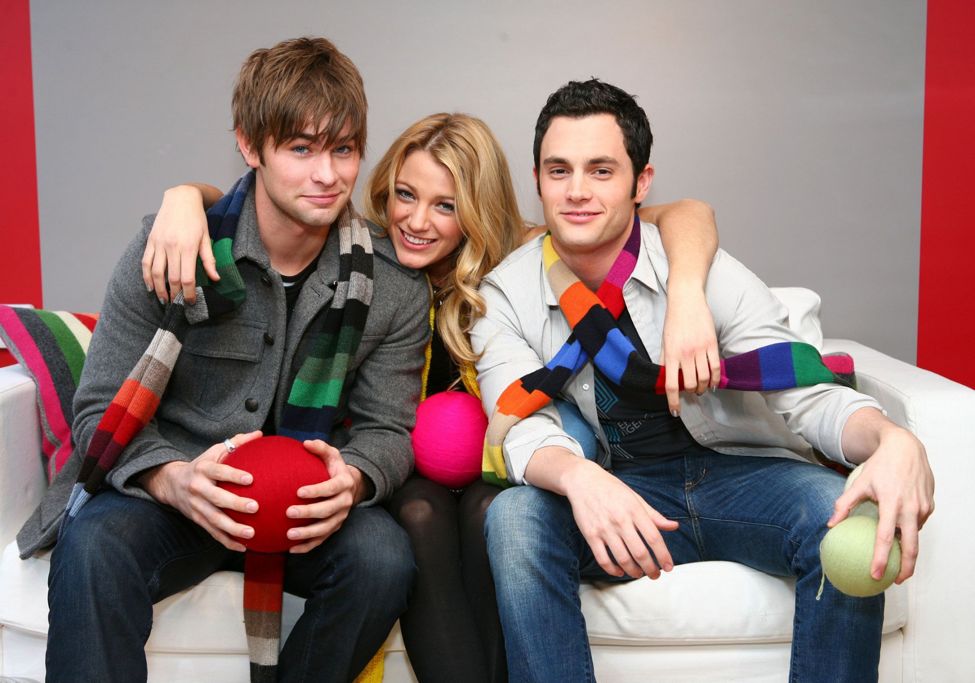 actors gossip girl men girl blake lively chase crawford penn badgley balls red green pink scarves sofa white