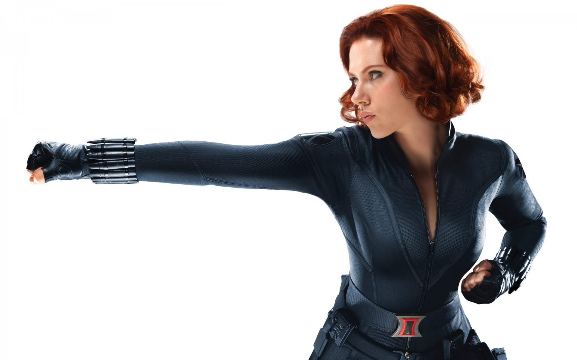 scarlett johansson veuve noire avengers costume pose look