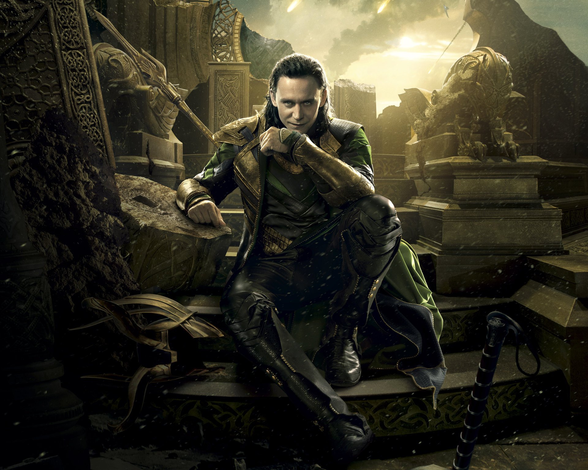 thor dark world thor 2 thor dark world denote dark world hiddleston loki marvel studios entertainment walt disney pictures walt disney photos action adventure sci-fi fantasy god gangster dangerous man weapon hammer armor green