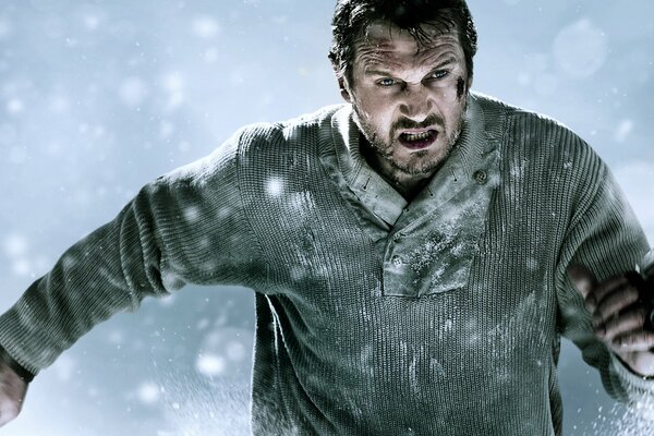 Liam Neeson in a rage runs with a knife through the snow