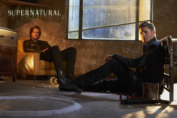 Les frères Sam et Dean de la série Supernatural .