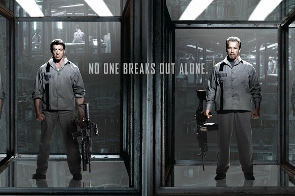 Sylvester Stallone und Arnold Schwarzenegger im Film Fluchtplan mit Waffen