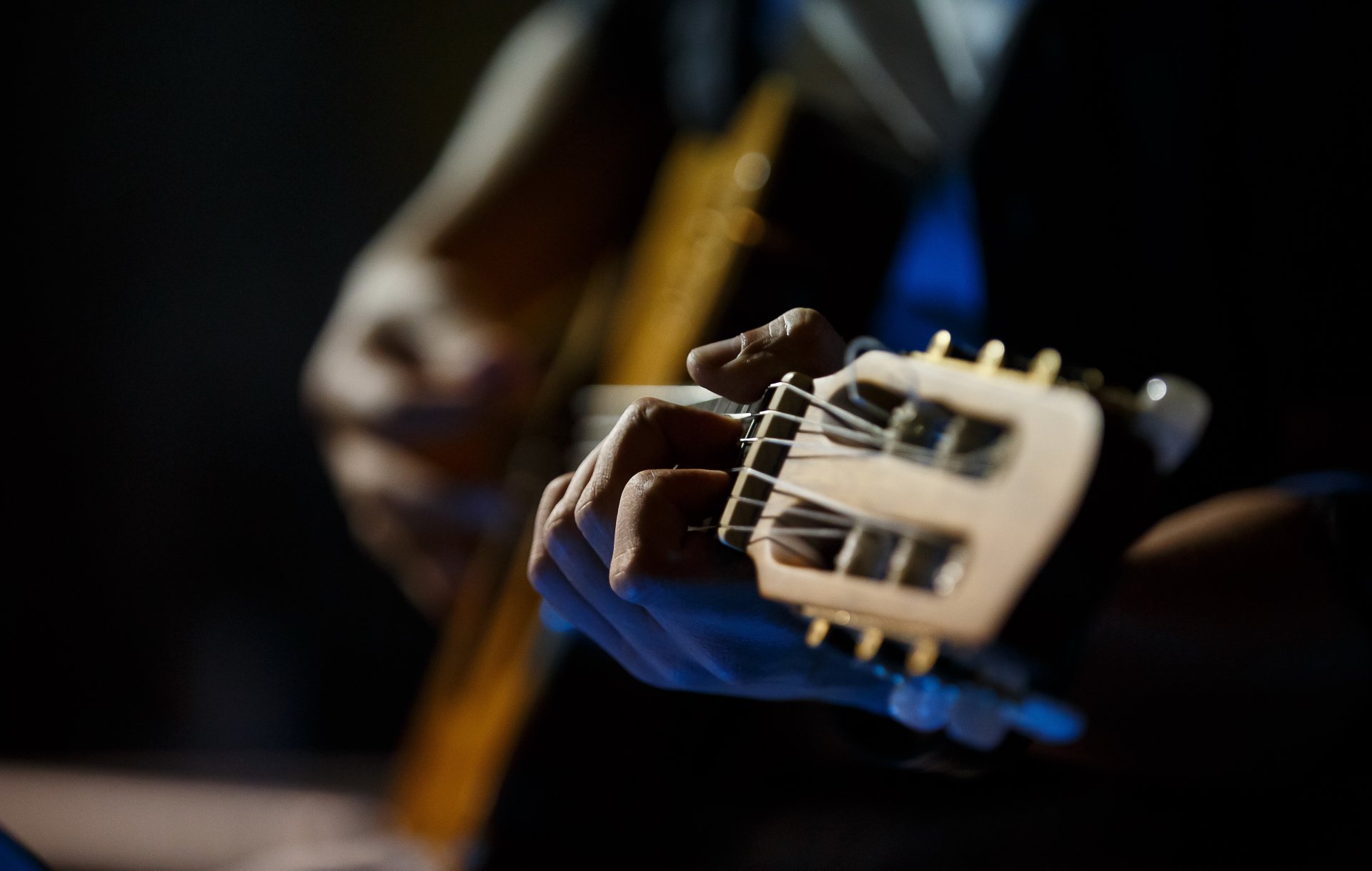 chitarra musica mani