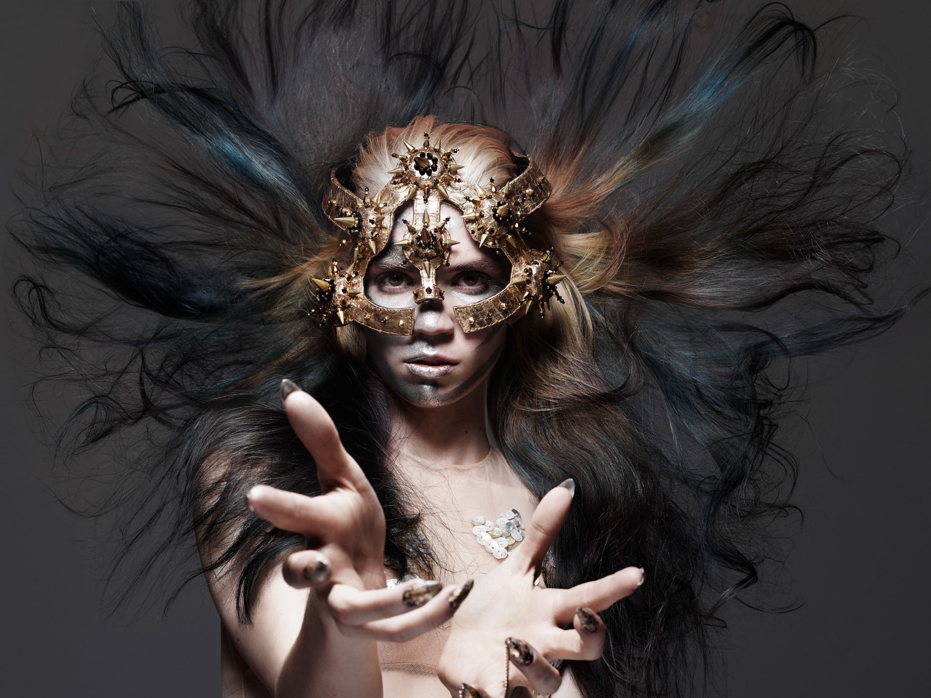 grimes claire boucher kanadisch sängerin frisur make-up maske stil geste hunger 2015 fotograf rankin